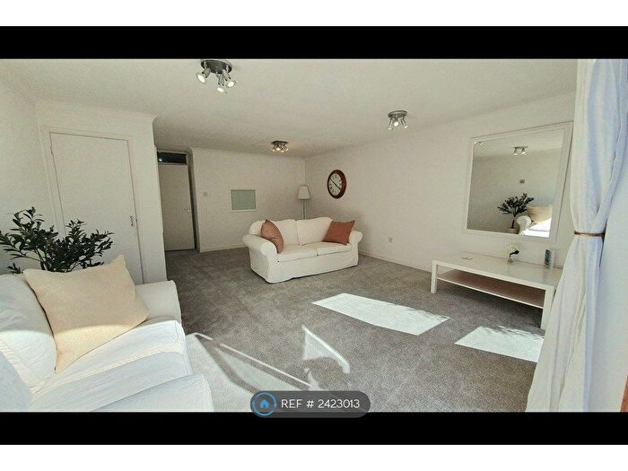 3 Bedroom Terraced House To Rent In Island Close, Staines-Upon-Thames, TW18