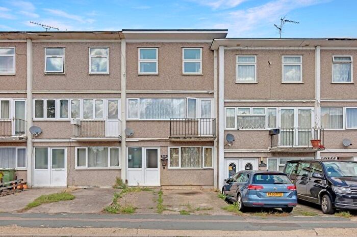 3 Bedroom Semi-Detached House For Sale In Long Riding, Basildon, Essex, SS14