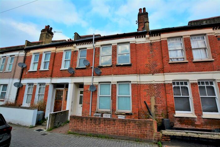 2 Bedroom Flat To Rent In Coverton Road, London, SW17