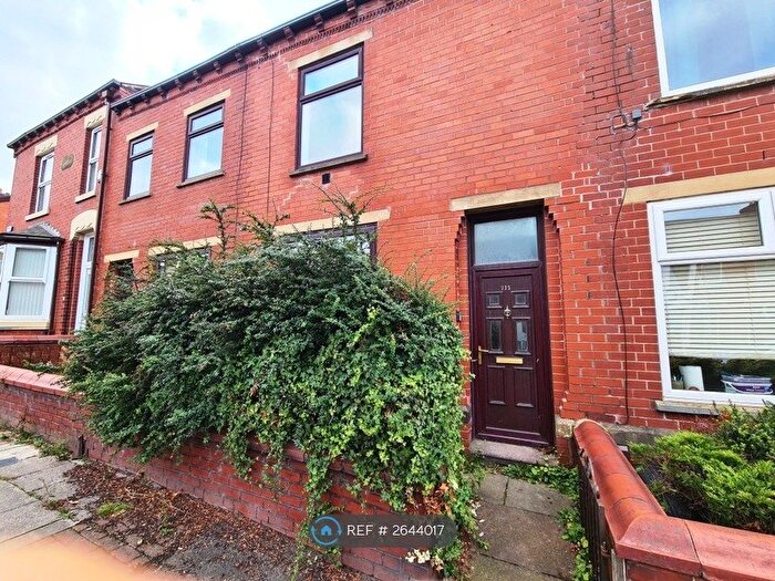 2 Bedroom Terraced House To Rent In Rochdale Road, Royton, Oldham, OL2
