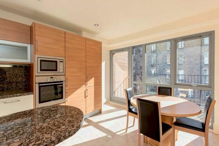 3 Bedroom Flat To Rent In St Vincent Place, New Town, City Centre, EH3