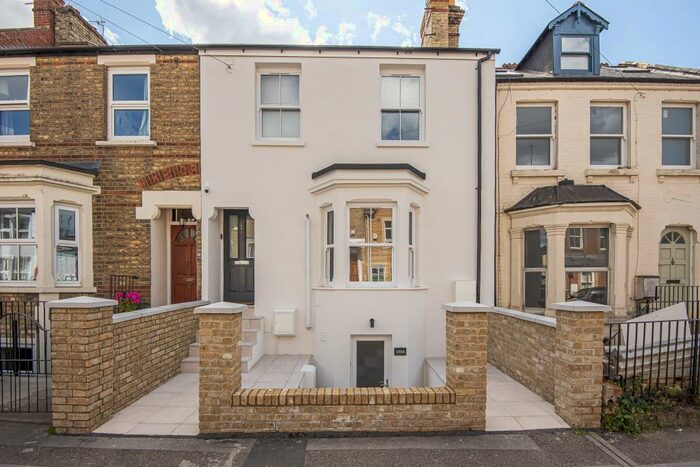 1 Bedroom Apartment To Rent In Bullingdon Road, Oxford, OX4