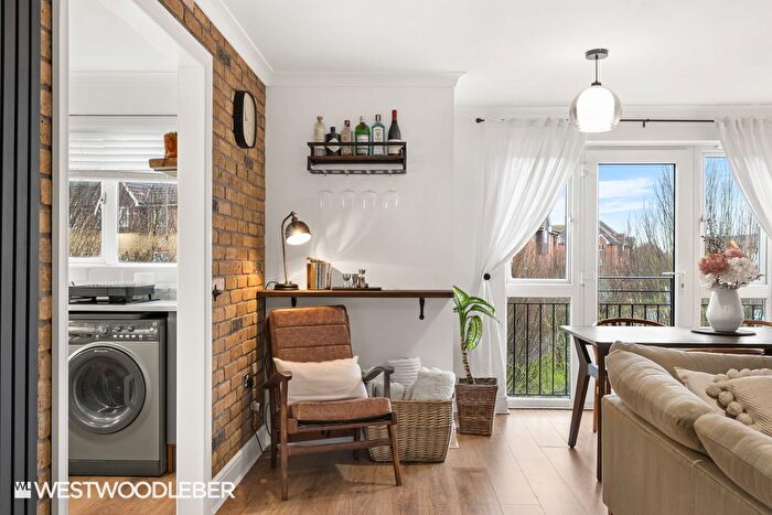 2 Bedroom Flat To Rent In Dixons Court, Crane Mead, Ware, SG12