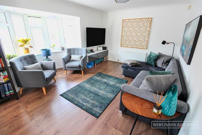 3 Bedroom Link Detached House To Rent In Churchfields, West Molesey, KT8