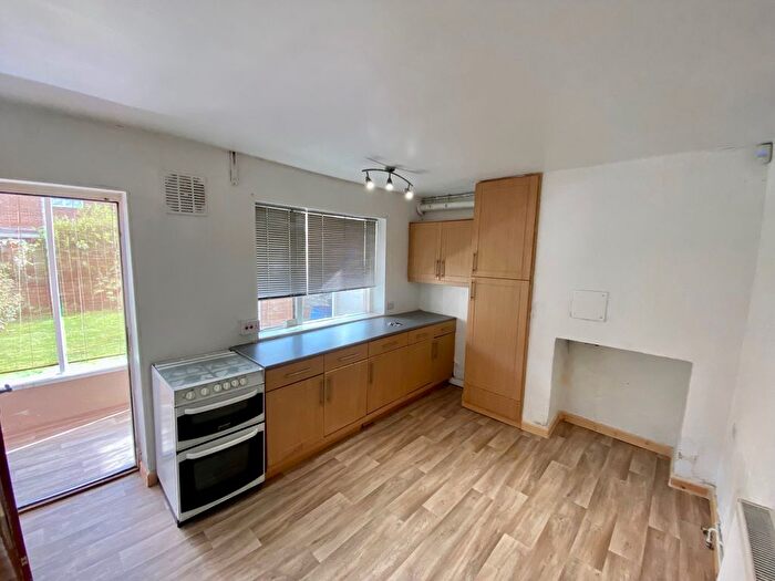 3 Bedroom Town House To Rent In Crofton Close, Nottingham, NG8