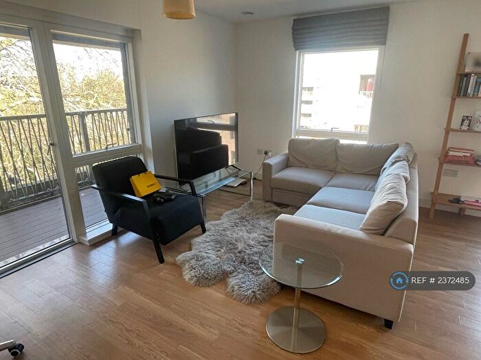 2 Bedroom Flat To Rent In Adenmore Road, London, SE6