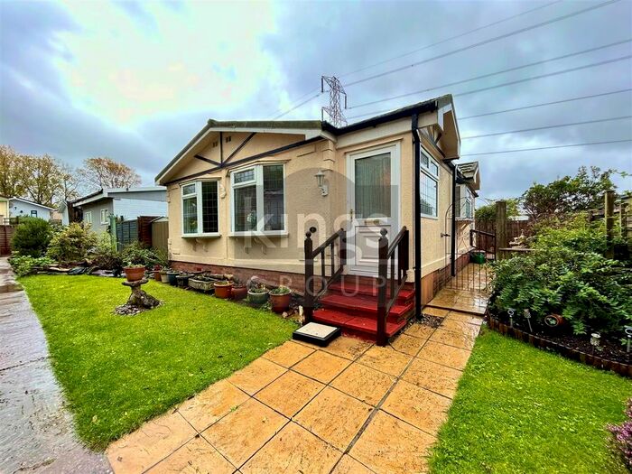 2 Bedroom Park Home For Sale In Breach Barns Lane, Waltham Abbey, EN9