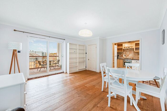 2 Bedroom Flat To Rent In South Ealing Road, Ealing, London, W5