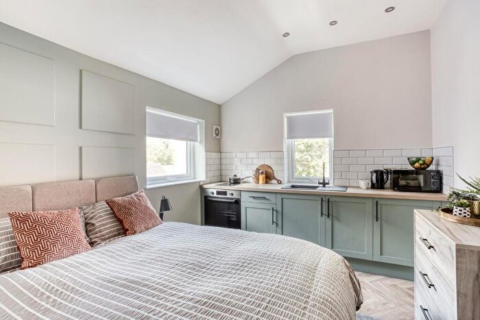 Studio To Rent In Room, Old Chester Road, DE1