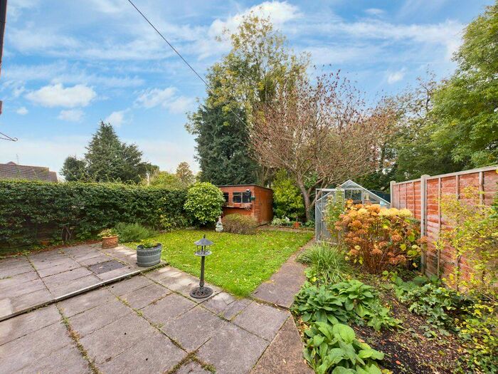 2 Bedroom Maisonette To Rent In Fairview Drive, Watford, Hertfordshire, WD17