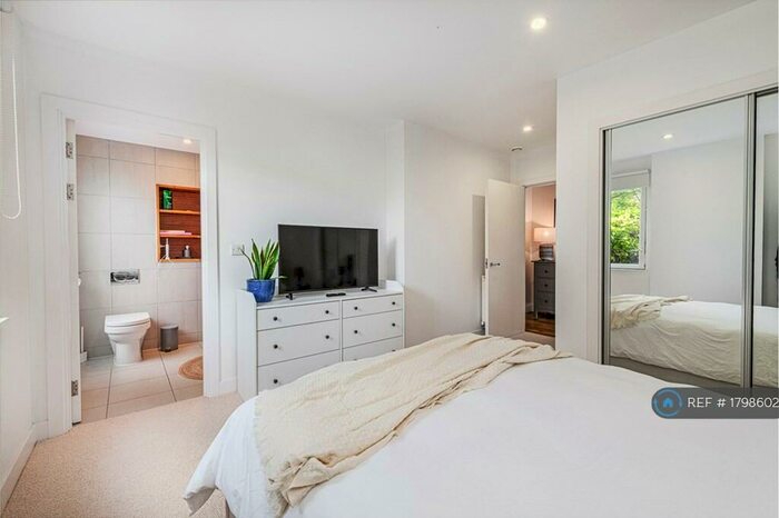 2 Bedroom Flat To Rent In Meadowside, Greenwich, SE9