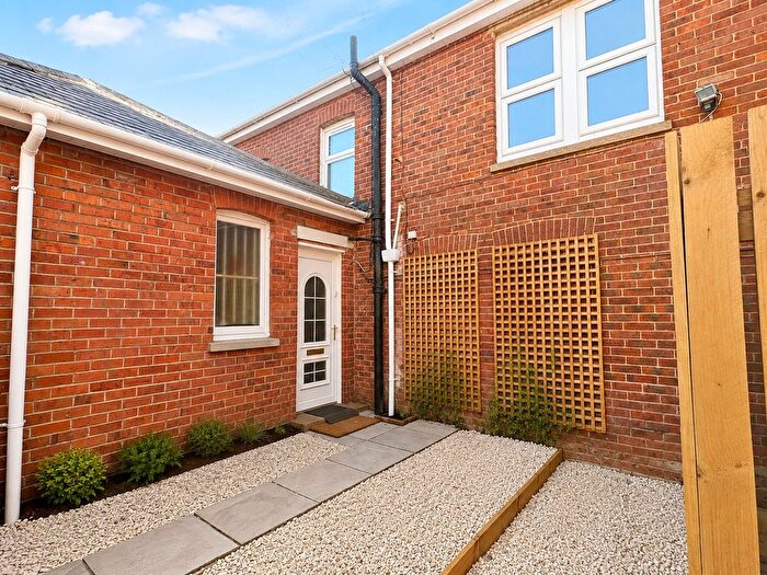 3 Bedroom Flat For Sale In Ringwood Road, Ferndown, BH22