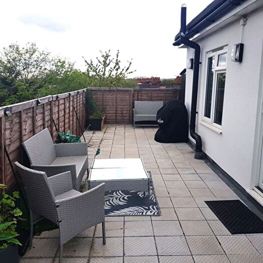 1 Bedroom Flat For Sale In High Road, Norbury Court, North Finchley, N12