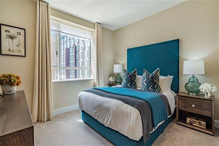 2 Bedroom Flat To Rent In Westferry Circus, Canary Wharf, London, E14