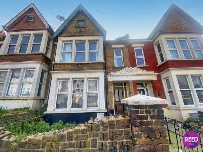 3 Bedroom Flat To Rent In York Road, Southend, SS1
