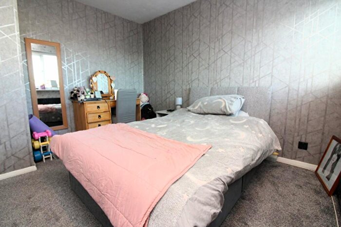 3 Bedroom End Of Terrace House For Sale In Melbourne Close, Stotfold, Hitchin, SG5