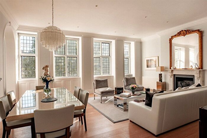 3 Bedroom Flat For Sale In Cadogan Square, Chelsea, London, SW1X