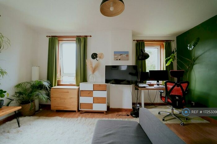 2 Bedroom Flat To Rent In Loganlea Avenue, Edinburgh, EH7