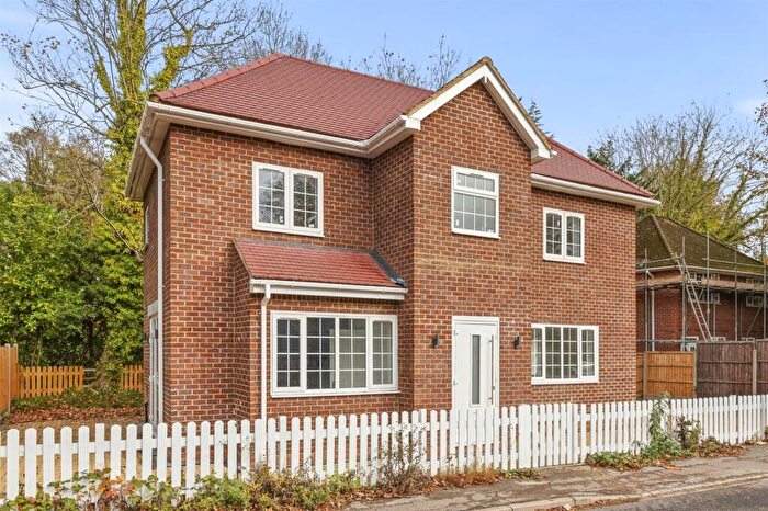 6 Bedroom House To Rent In Wooburn Moor, High Wycombe, HP10