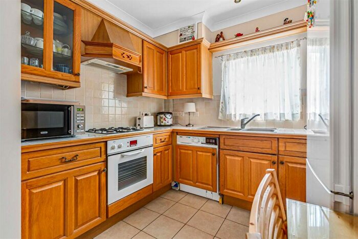 1 Bedroom Flat To Rent In Trinity Church Road, Barnes, London, SW13