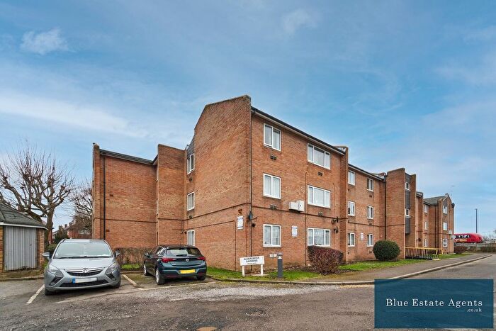 2 Bedroom Flat To Rent In Aldergrove Gardens, Hounslow, TW3