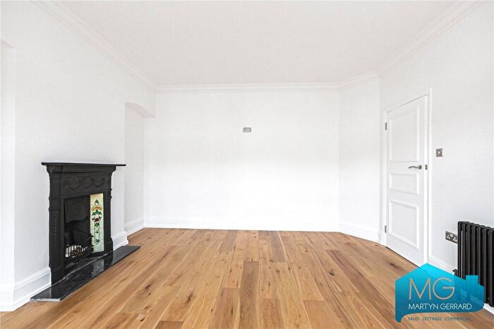 5 Bedroom Semi-Detached House To Rent In Pollard Road, Whetstone, London, N20