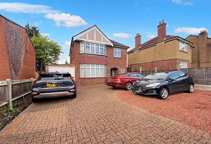 3 Bedroom Detached House To Rent In Montague Road, Uxbridge, UB8