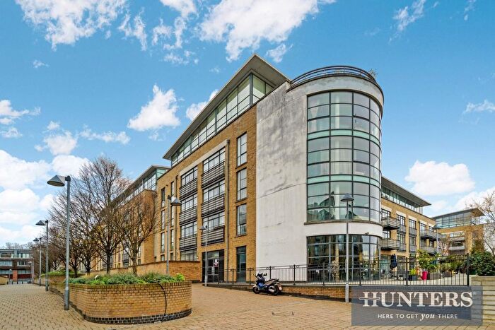 1 Bedroom Flat For Sale In Town Meadow, Brentford, TW8