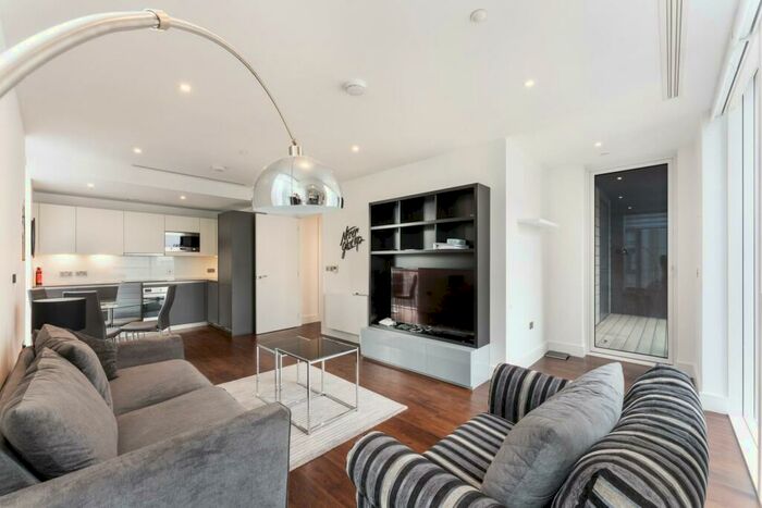 2 Bedroom Apartment To Rent In Maine Tower, Harbour Central, London, E14