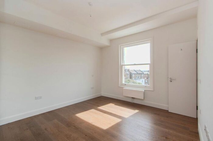 2 Bedroom Flat To Rent In Churchfield Road, Acton, London, W3