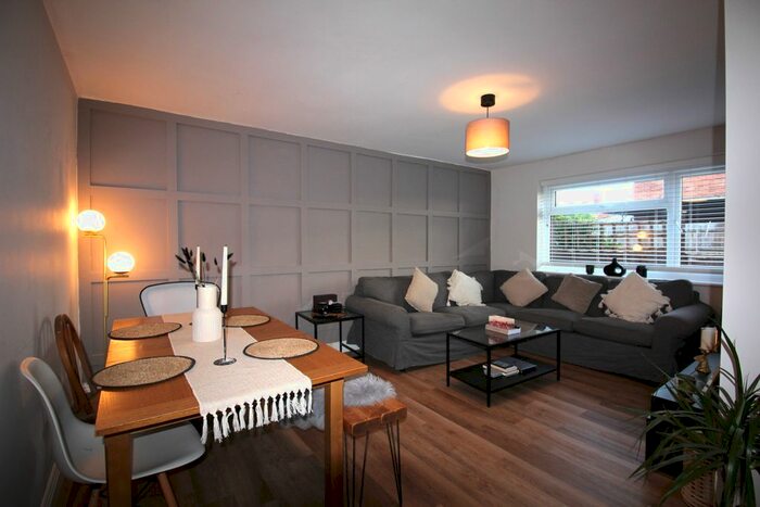 2 Bedroom Semi-Detached House To Rent In Coombefield Road, Evesham, WR11