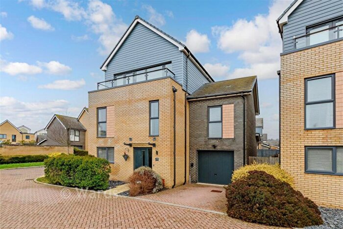 4 Bedroom Detached House For Sale In Firecrest Close, St Mary's Island, Chatham, Kent, ME4