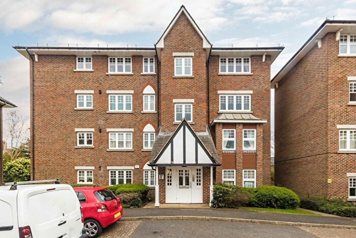 2 Bedroom Flat To Rent In Fawcett Close, Streatham, SW16