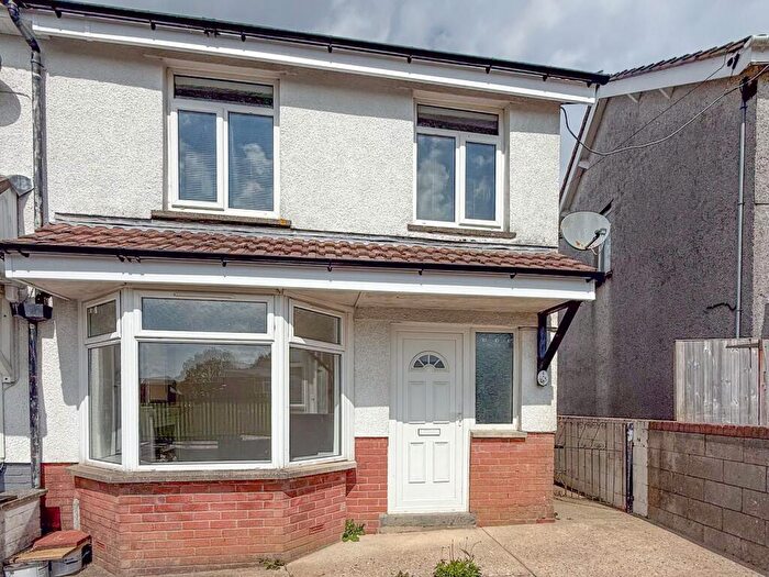 3 Bedroom Semi-Detached House For Sale In Tynycoed Crescent, Cefn Fforest, NP12