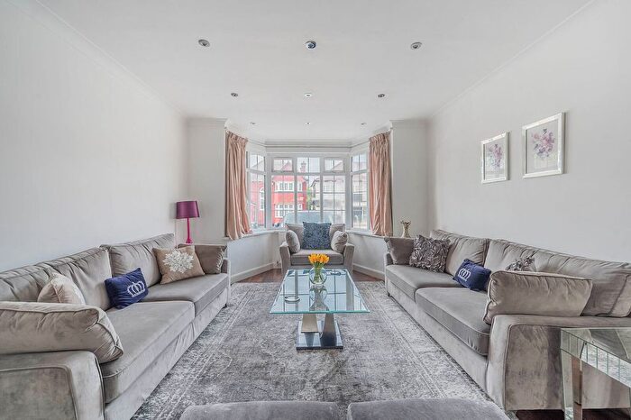 6 Bedroom Property For Sale In Cheyne Walk, Hendon, London, NW4