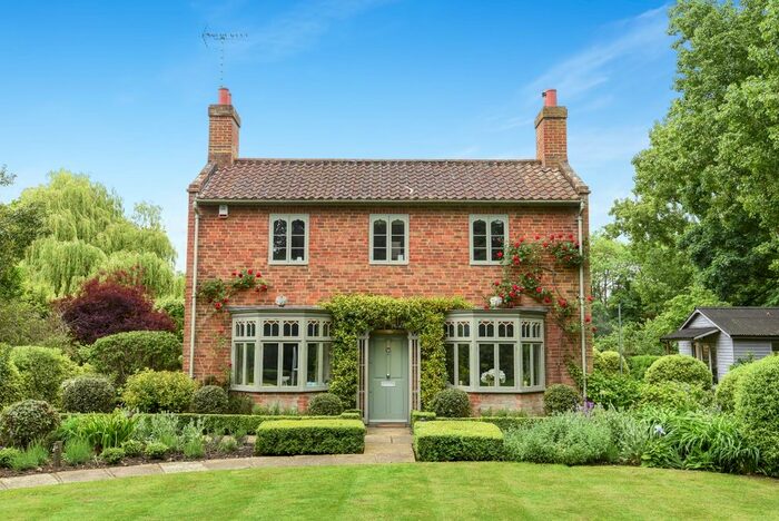 4 Bedroom Flat To Rent In Hatchlands, East Clandon, Guildford, GU4