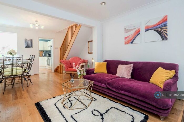 3 Bedroom Semi-Detached House To Rent In Beaumont Cottages, Windsor, SL4