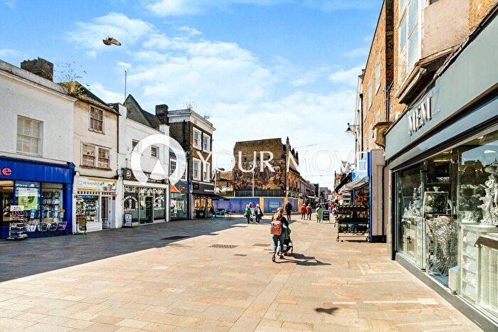 2 Bedroom Flat To Rent In Bulls Head Yard, Dartford, Kent, DA1