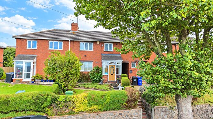 3 Bedroom Terraced House For Sale In Wynall Lane, Stourbridge, DY9