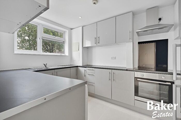 1 Bedroom Flat For Sale In Harbourer Road, Hainault, London, IG6
