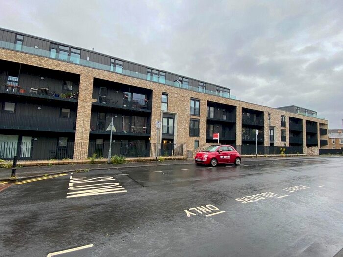 2 Bedroom Flat To Rent In Brunswick Road, Hillside, Edinburgh, EH7