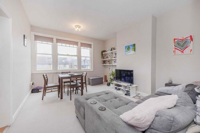 2 Bedroom Flat To Rent In Fontenoy Road, London SW12