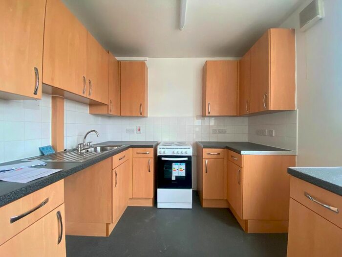 2 Bedroom Flat To Rent In Ballinger Point, Bromley High Street, Bow, E3