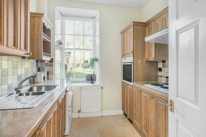 1 Bedroom Apartment For Sale In Kings End, Bicester, OX26