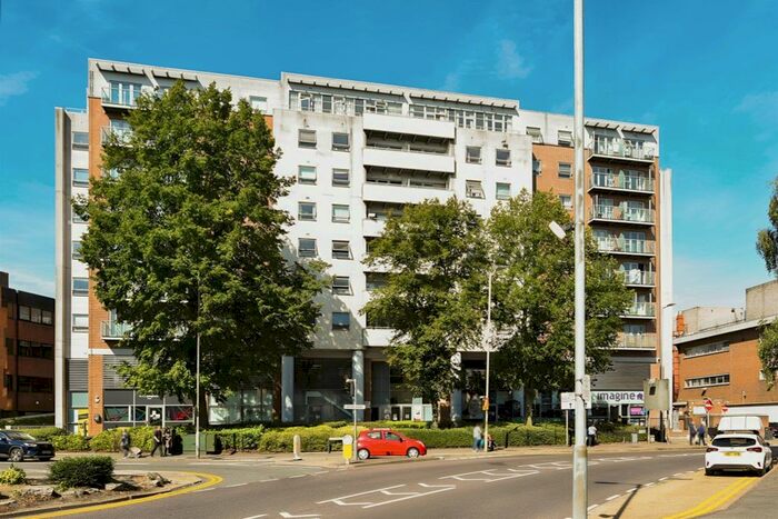 2 Bedroom Flat To Rent In Wilmington Close, Watford, WD18