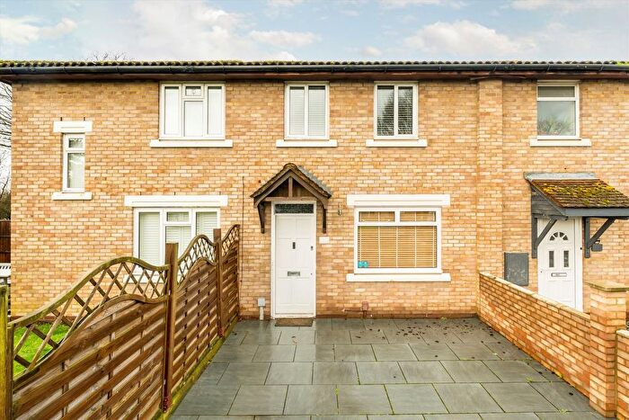 2 Bedroom Property To Rent In Sonning Gardens, Hampton, TW12