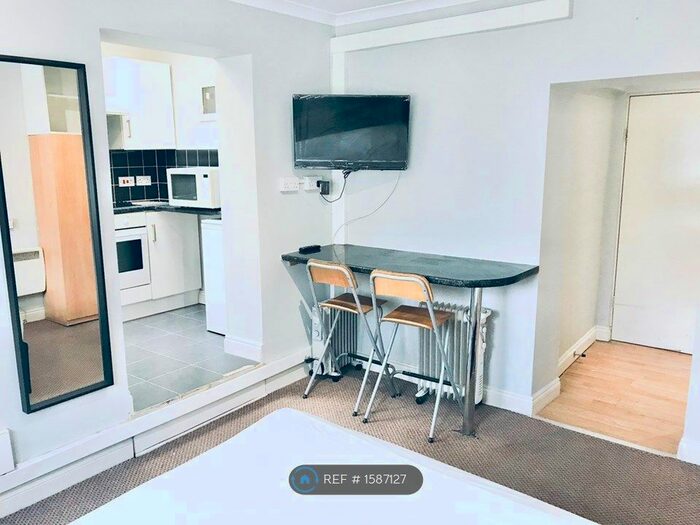 Studio To Rent In Russell Street, Reading, RG1