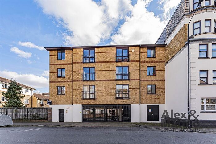 2 Bedroom Flat For Sale In Tideway Court, Rotherhithe, SE16