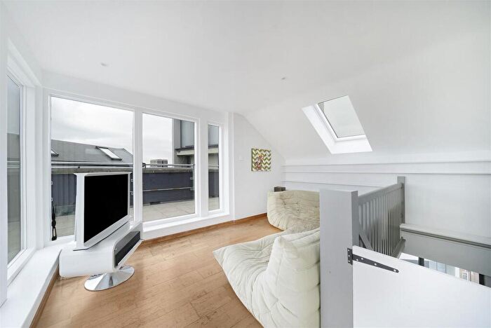 2 Bedroom Flat For Sale In Keeling House, Claredale Street, London, E2