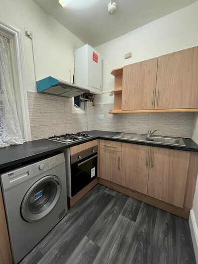 1 Bedroom Flat To Rent In Upton Lane, Forest Gate E7